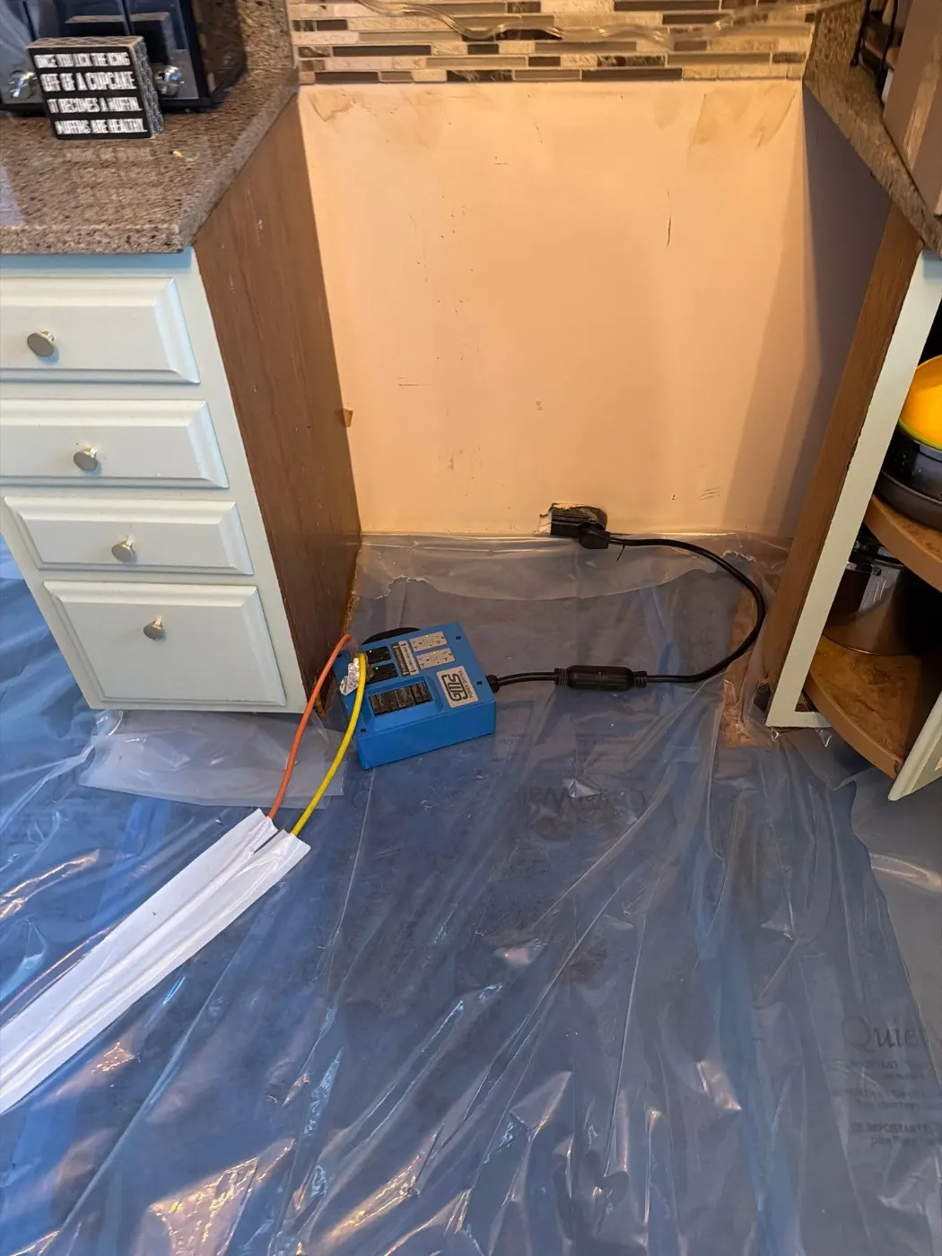 Air movers and dehumidifiers running in Centennial Indiana home dry-out